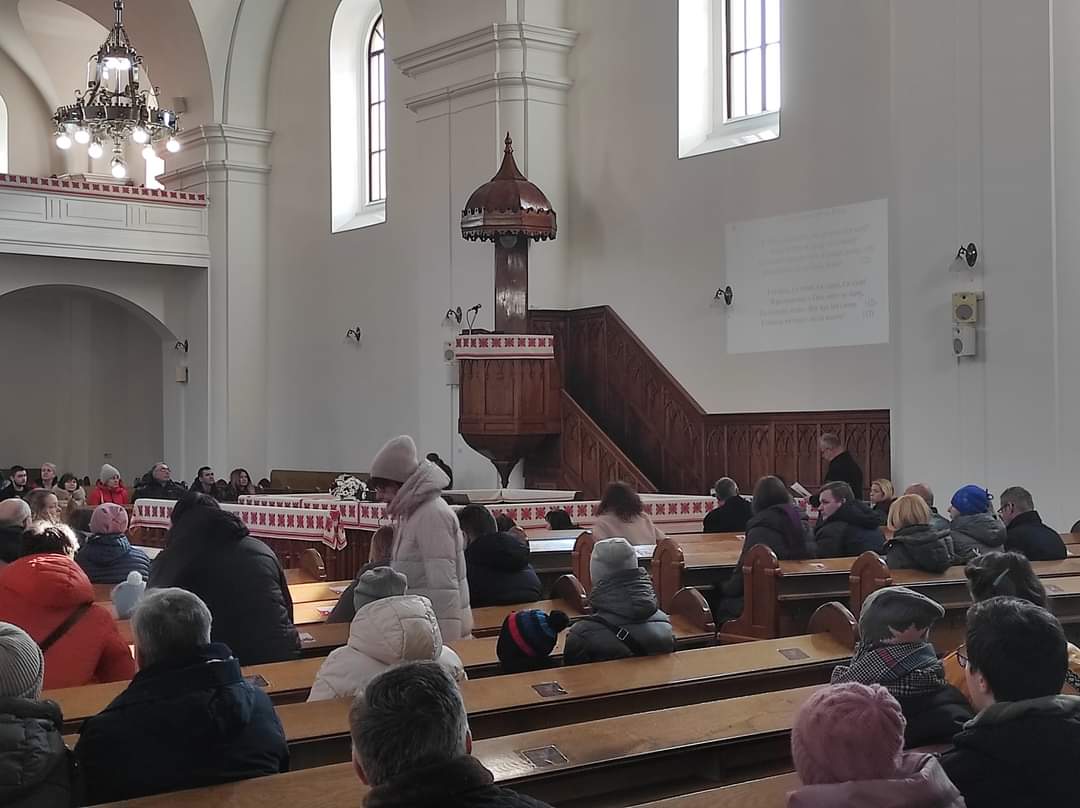 Church service for Ukrainian refugees.