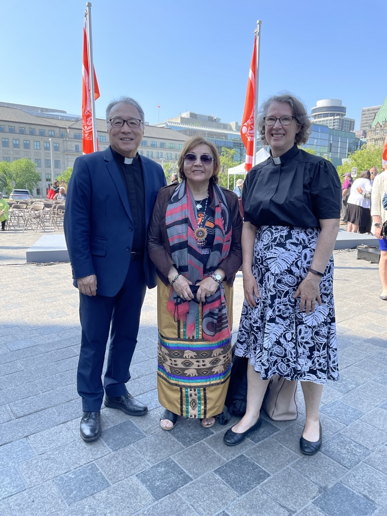 The Rev. Mary Fontaine, the Rev. Dr. Karen Dimock, Minister of St. Andrew’s Presbyterian Church, Ottawa and the Rev. Victor Kim, Principal Clerk (PCC).